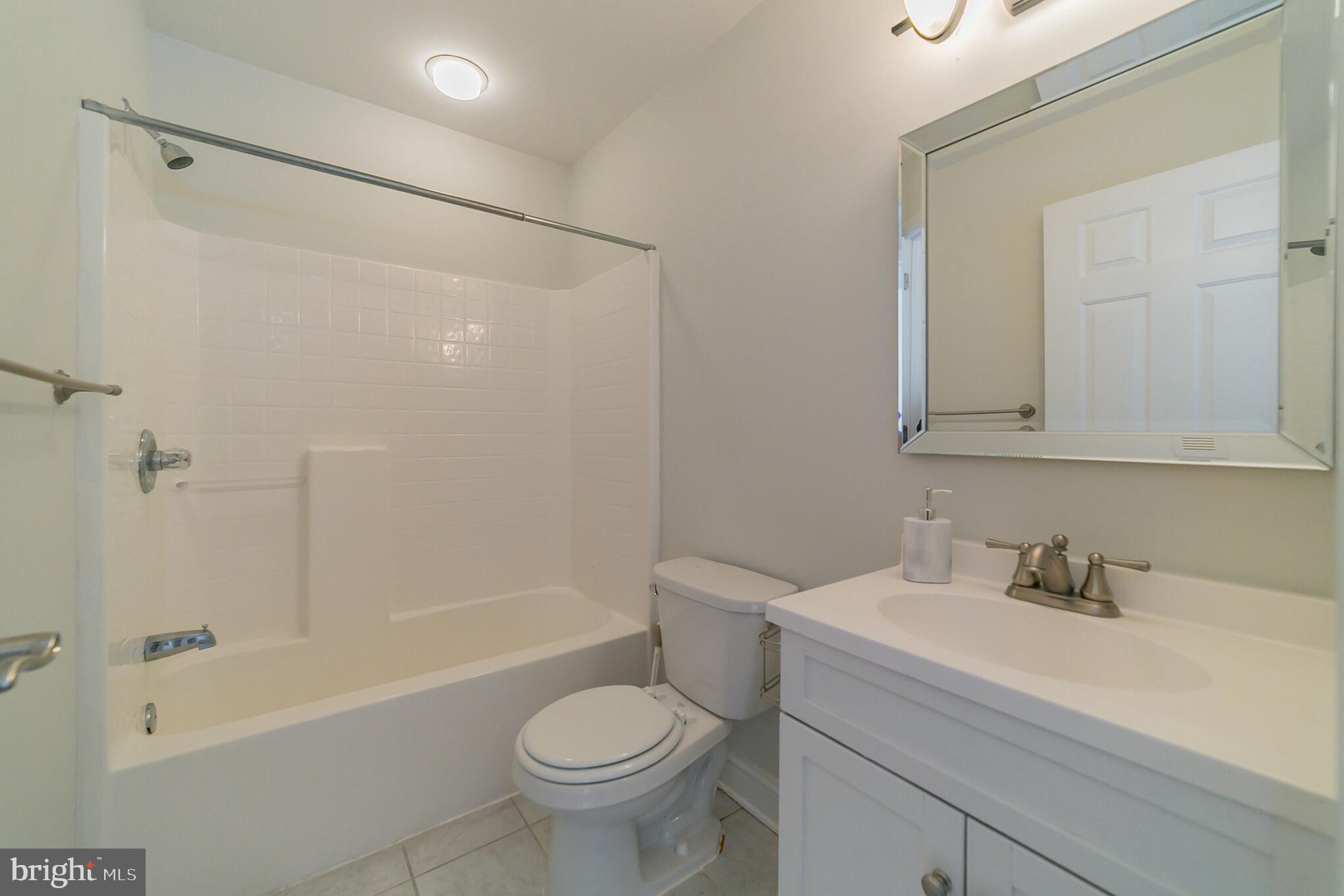 7240 Ridge Avenue Philadelphia, PA 19128 - Photo 26 of 27 Full Bathroom