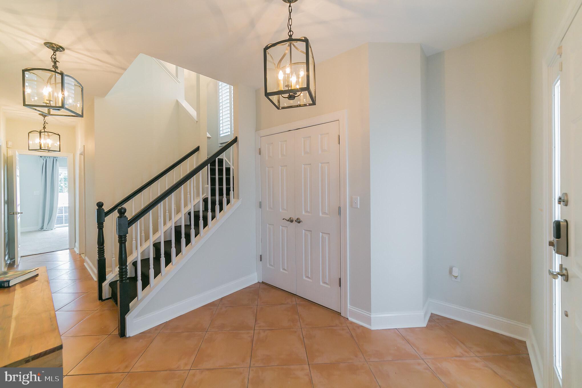 7240 Ridge Avenue Philadelphia, PA 19128 - Photo 4 of 27 Foyer