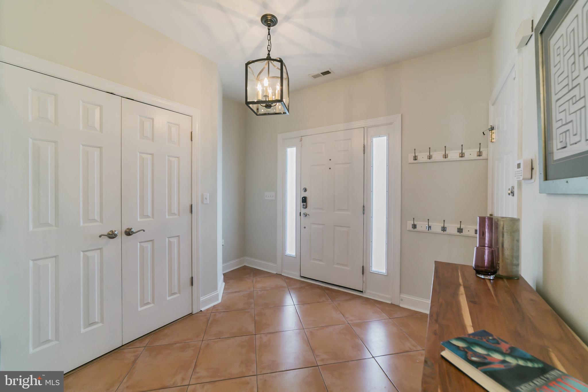 7240 Ridge Avenue Philadelphia, PA 19128 - Photo 5 of 27 Foyer