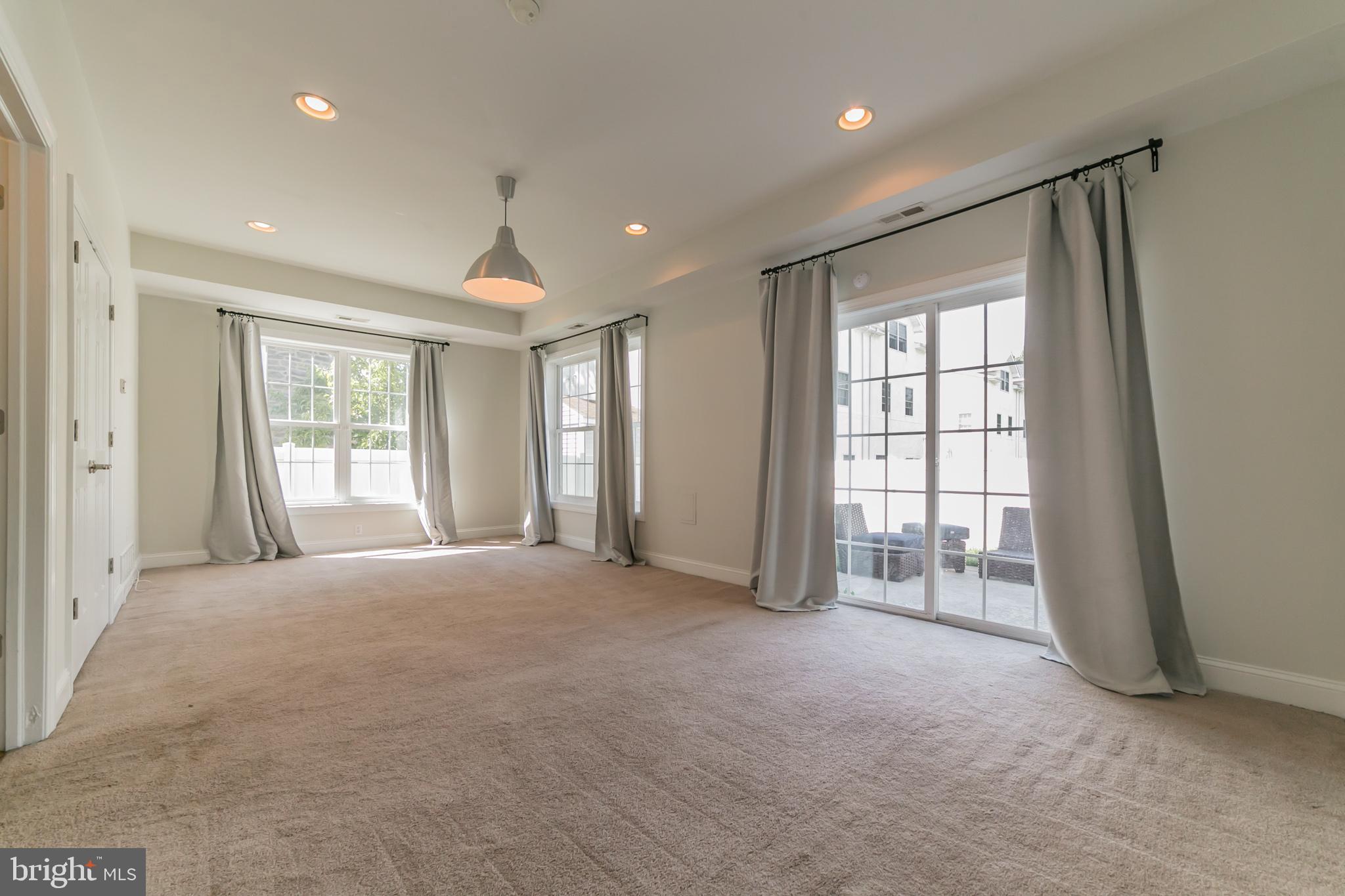 7240 Ridge Avenue Philadelphia, PA 19128 - Photo 6 of 27 Family Room