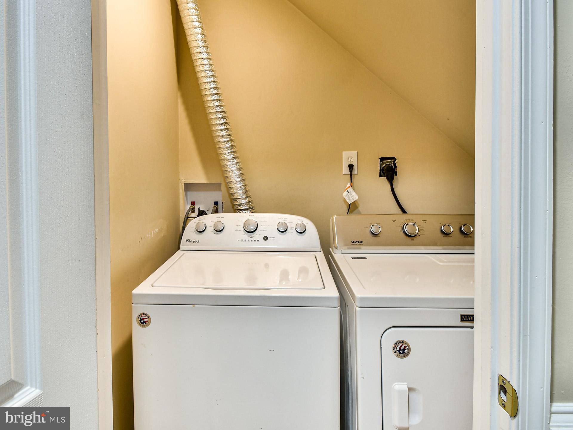 8770 Grasmere Court Fort Washington, MD 20744 - Photo 26 of 33 Washer & Dryer