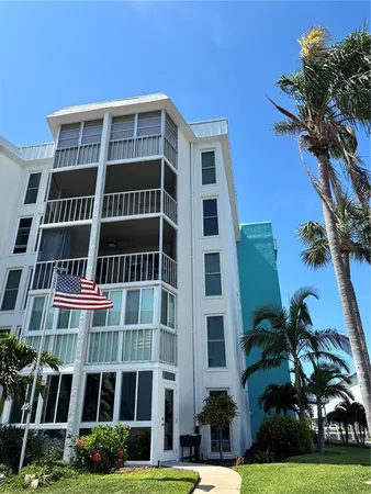 $2,500 | 4904 38th Way South, Unit 417, St. Petersburg, FL 33711