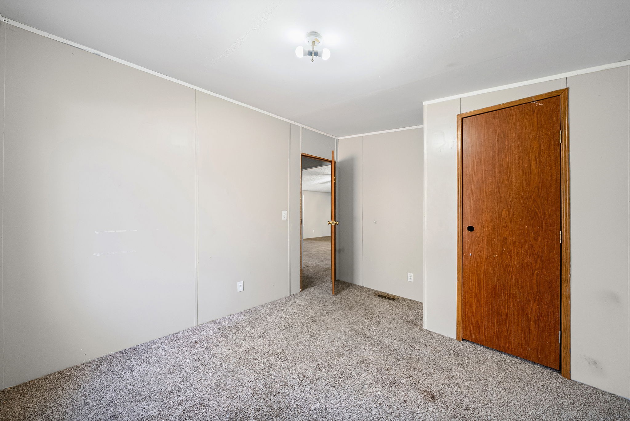 1105 Valley View Road Ashland City, TN 37015 - Photo 17 of 28 an empty room with closet