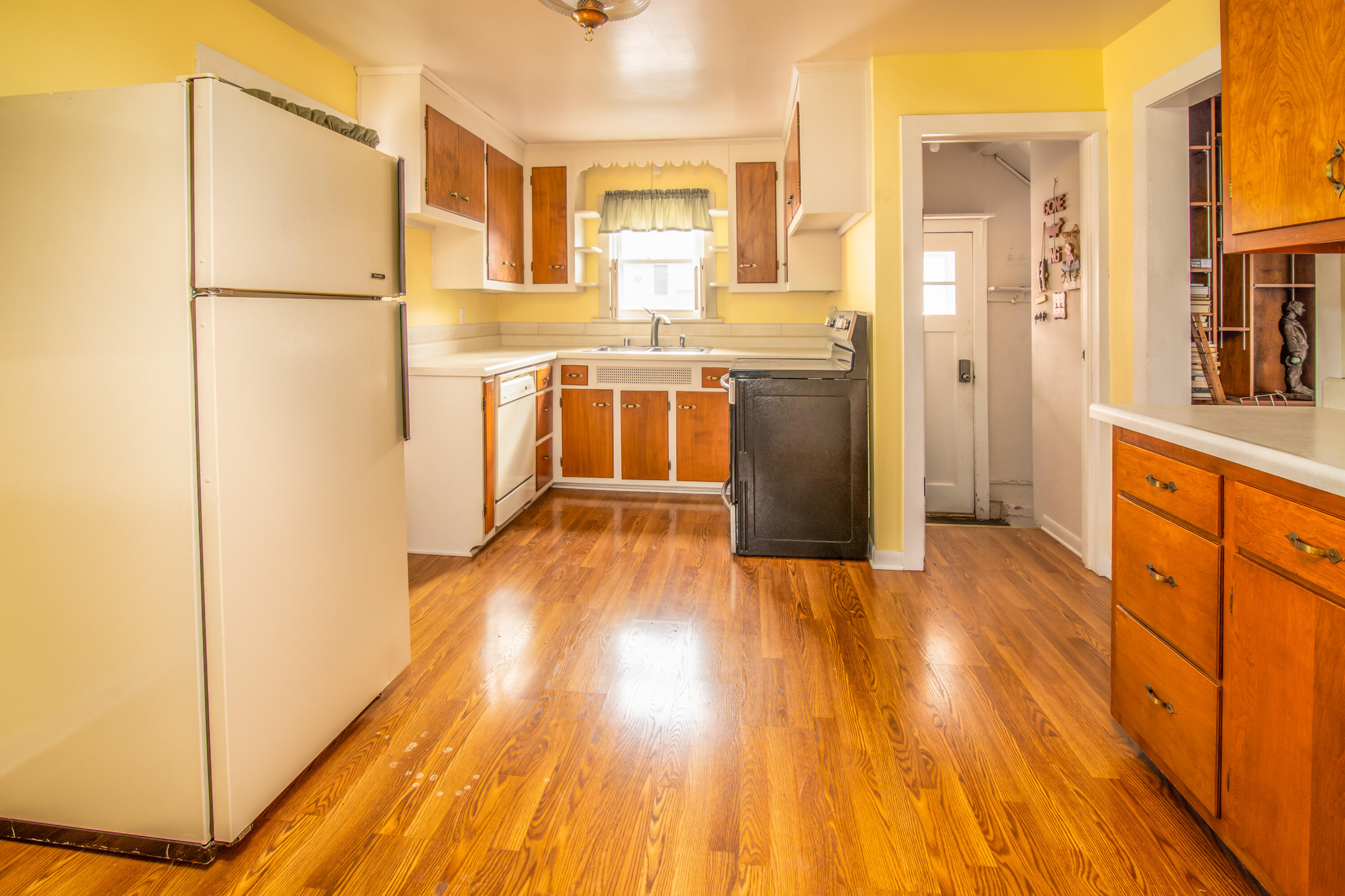 921 North Center Street Beaver Dam, WI 53916 - Photo 9 of 26 Kitchen