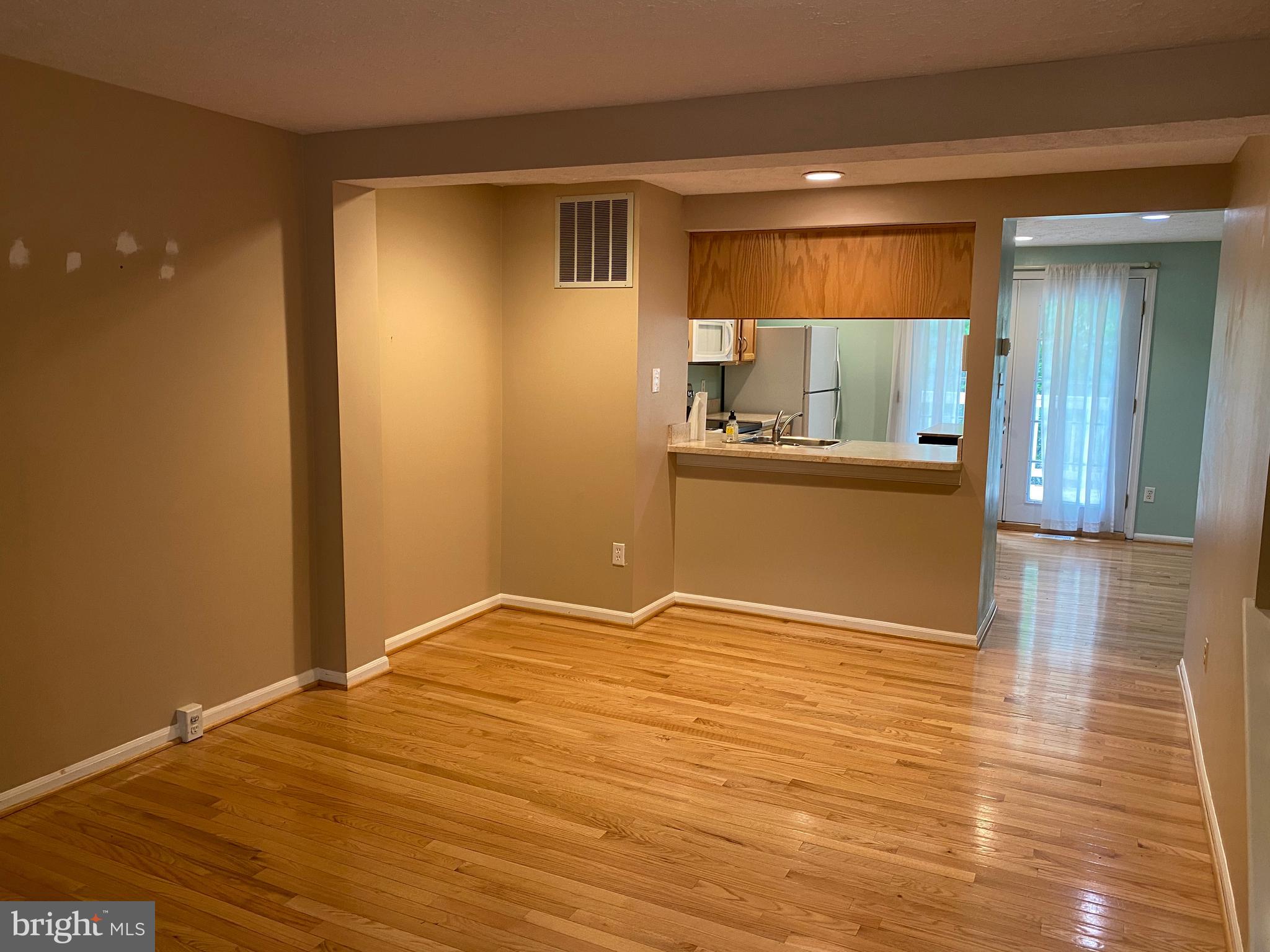 11906 Fieldthorn Court Reston, VA 20194 - Photo 4 of 21