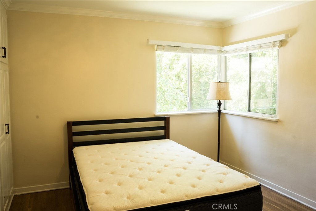 720 Heatherside Road Pasadena, CA 91105 - Photo 20 of 23 a view of a bed in a room