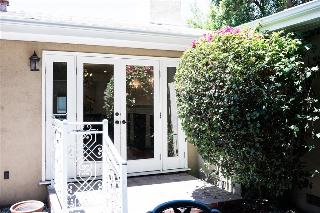 720 Heatherside Road Pasadena, CA 91105 - Photo 23 of 23 a couple of potted plants in front of door