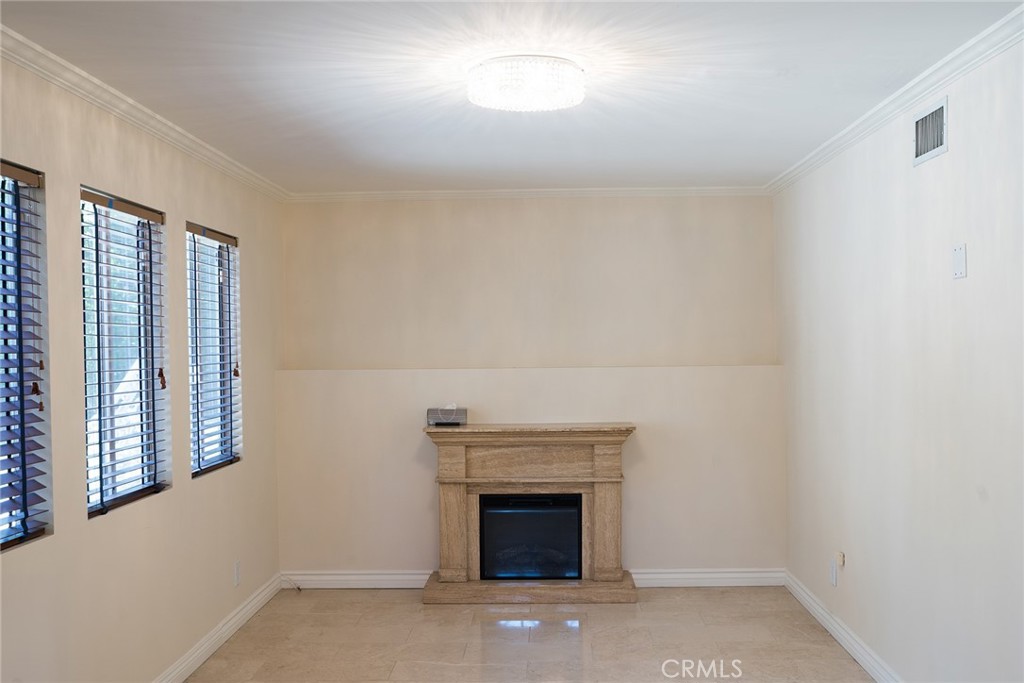 720 Heatherside Road Pasadena, CA 91105 - Photo 3 of 23 an empty room with windows