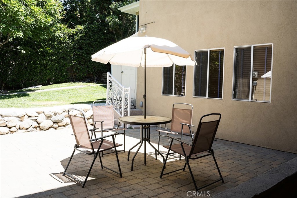 720 Heatherside Road Pasadena, CA 91105 - Photo 4 of 23 a view of a patio with a table and chairs
