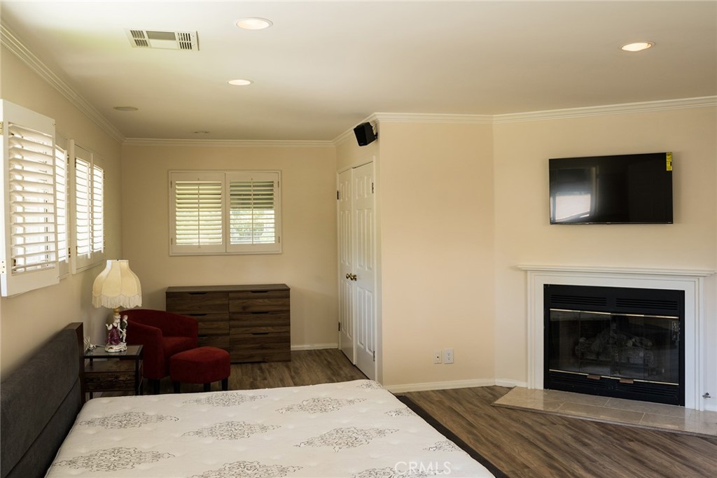 720 Heatherside Road Pasadena, CA 91105 - Photo 6 of 23 a bedroom with a bed and a flat screen tv