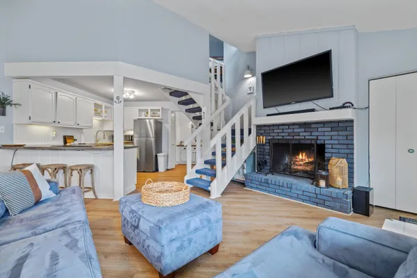 $429,000 | 601 Knollwood Circle, Unit F, Fontana, WI 53125