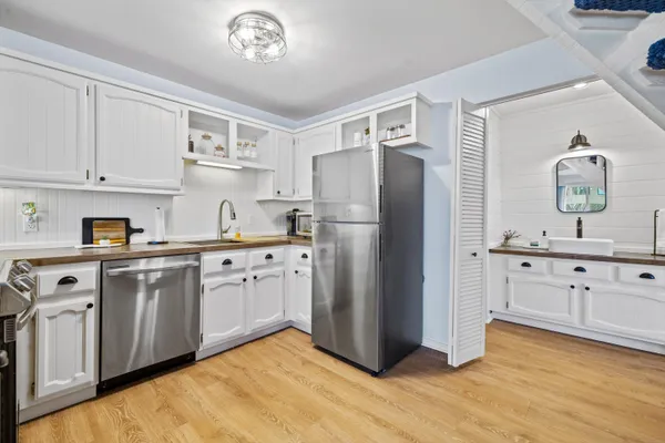 $429,000 | 601 Knollwood Circle, Unit F, Fontana, WI 53125