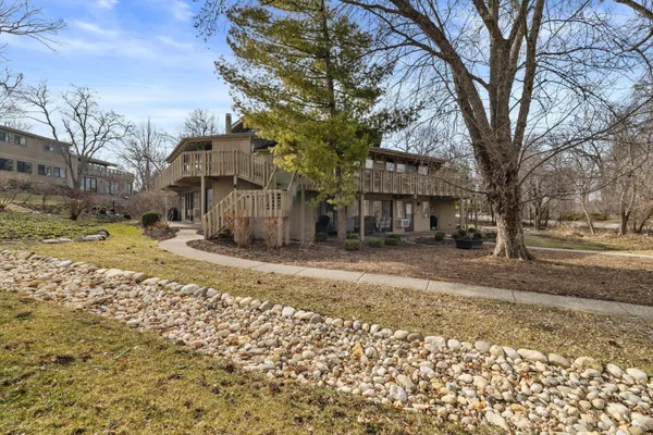 $429,000 | 601 Knollwood Circle, Unit F, Fontana, WI 53125