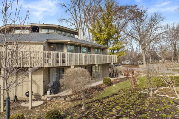 $429,000 | 601 Knollwood Circle, Unit F, Fontana, WI 53125
