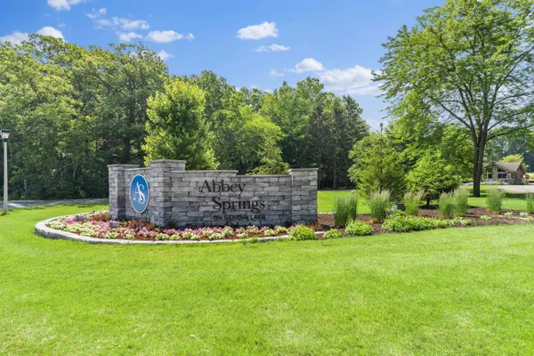 $429,000 | 601 Knollwood Circle, Unit F, Fontana, WI 53125