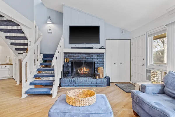 $429,000 | 601 Knollwood Circle, Unit F, Fontana, WI 53125