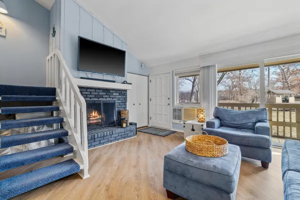 $429,000 | 601 Knollwood Circle, Unit F, Fontana, WI 53125