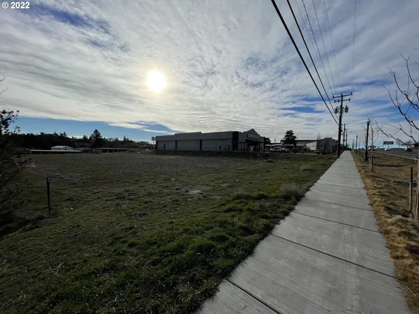 $299,000 | 504 Southwest Us Highway, Madras, OR 97741