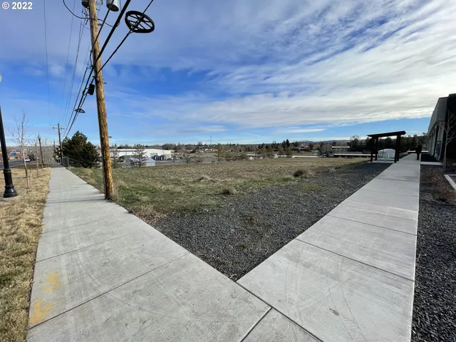 $299,000 | 504 Southwest Us Highway, Madras, OR 97741