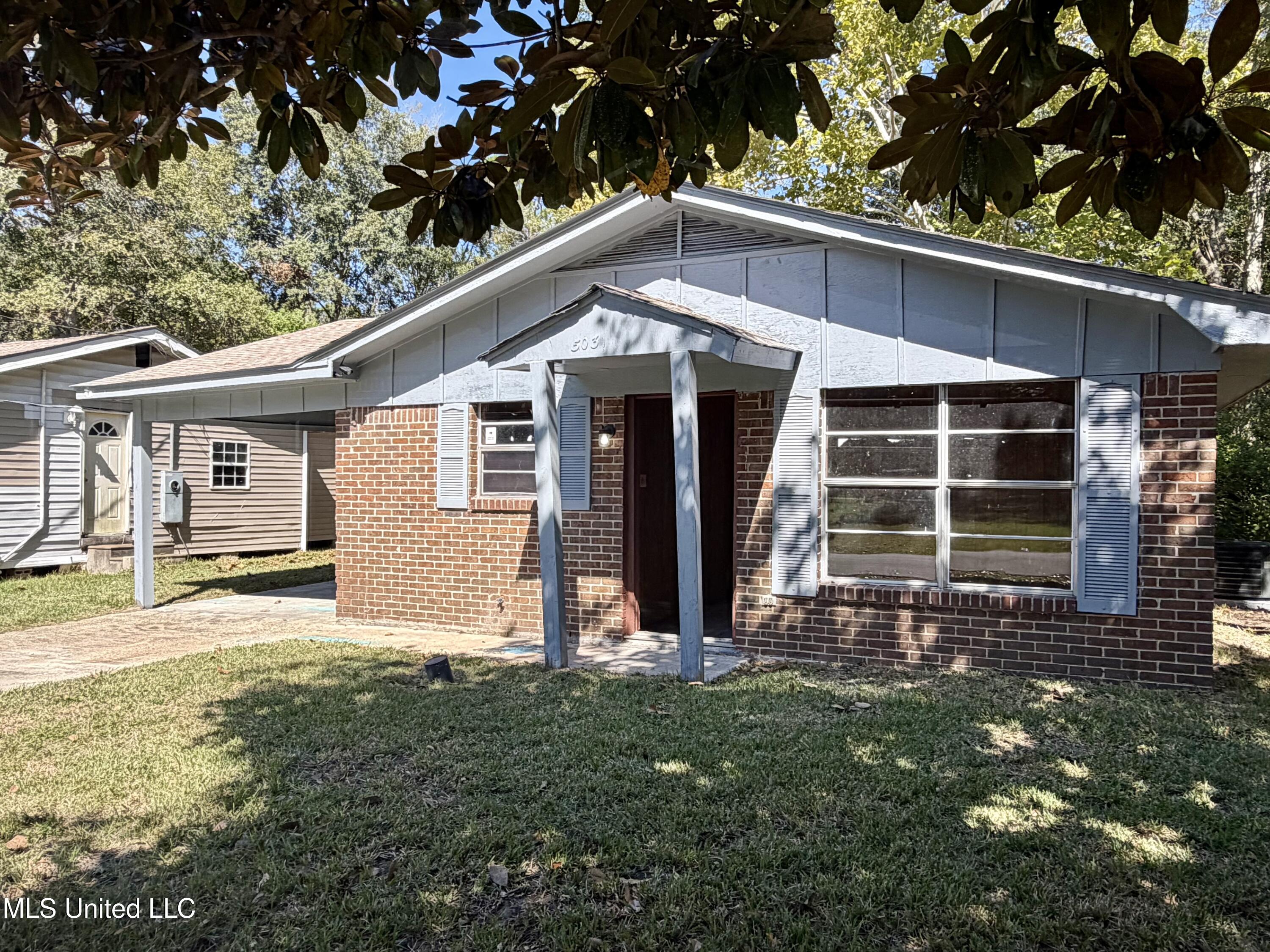 5031 Community Avenue Moss Point, MS 39563 - Photo 3 of 12 IMG_3814