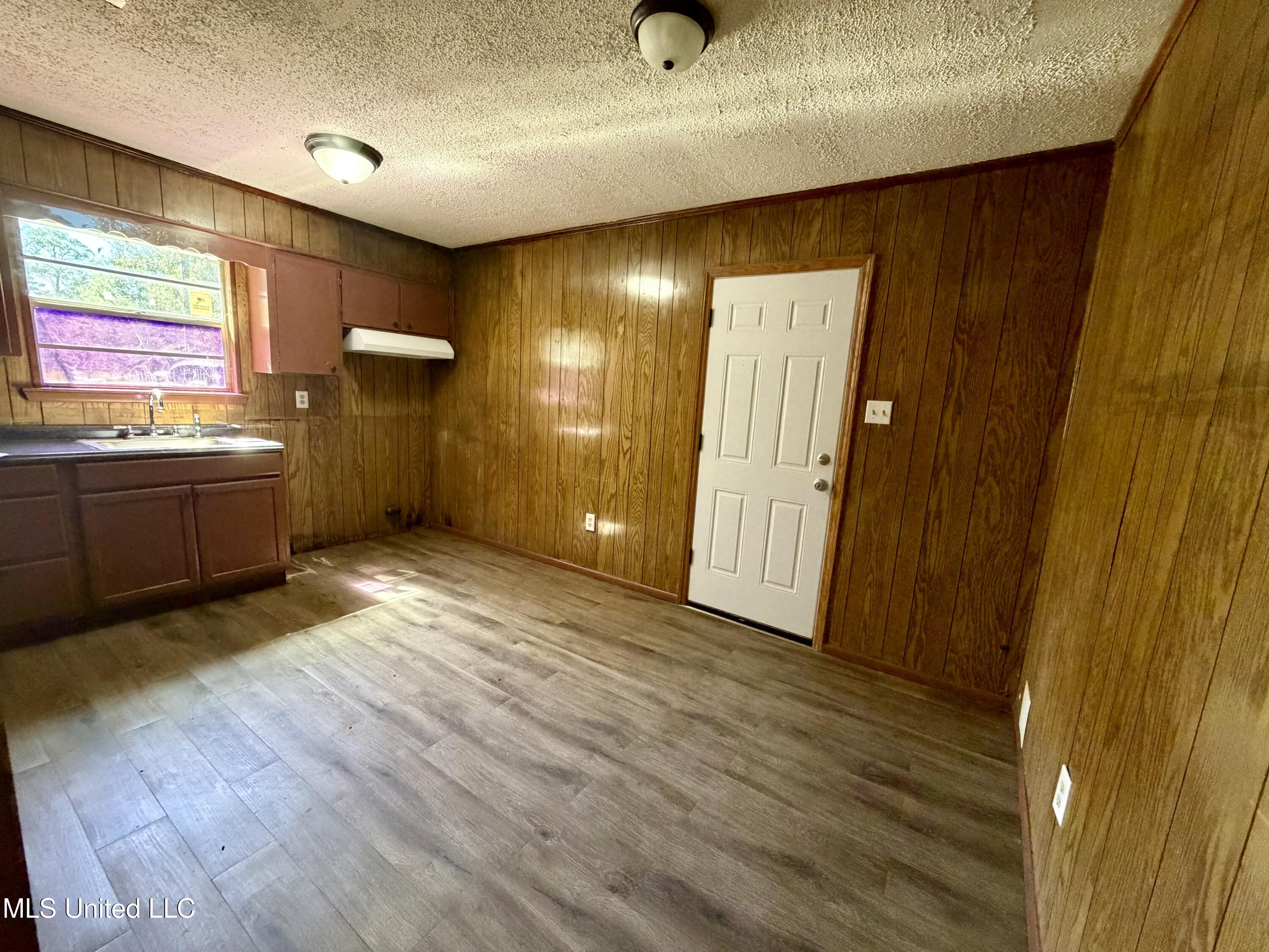 5031 Community Avenue Moss Point, MS 39563 - Photo 5 of 12 IMG_3821