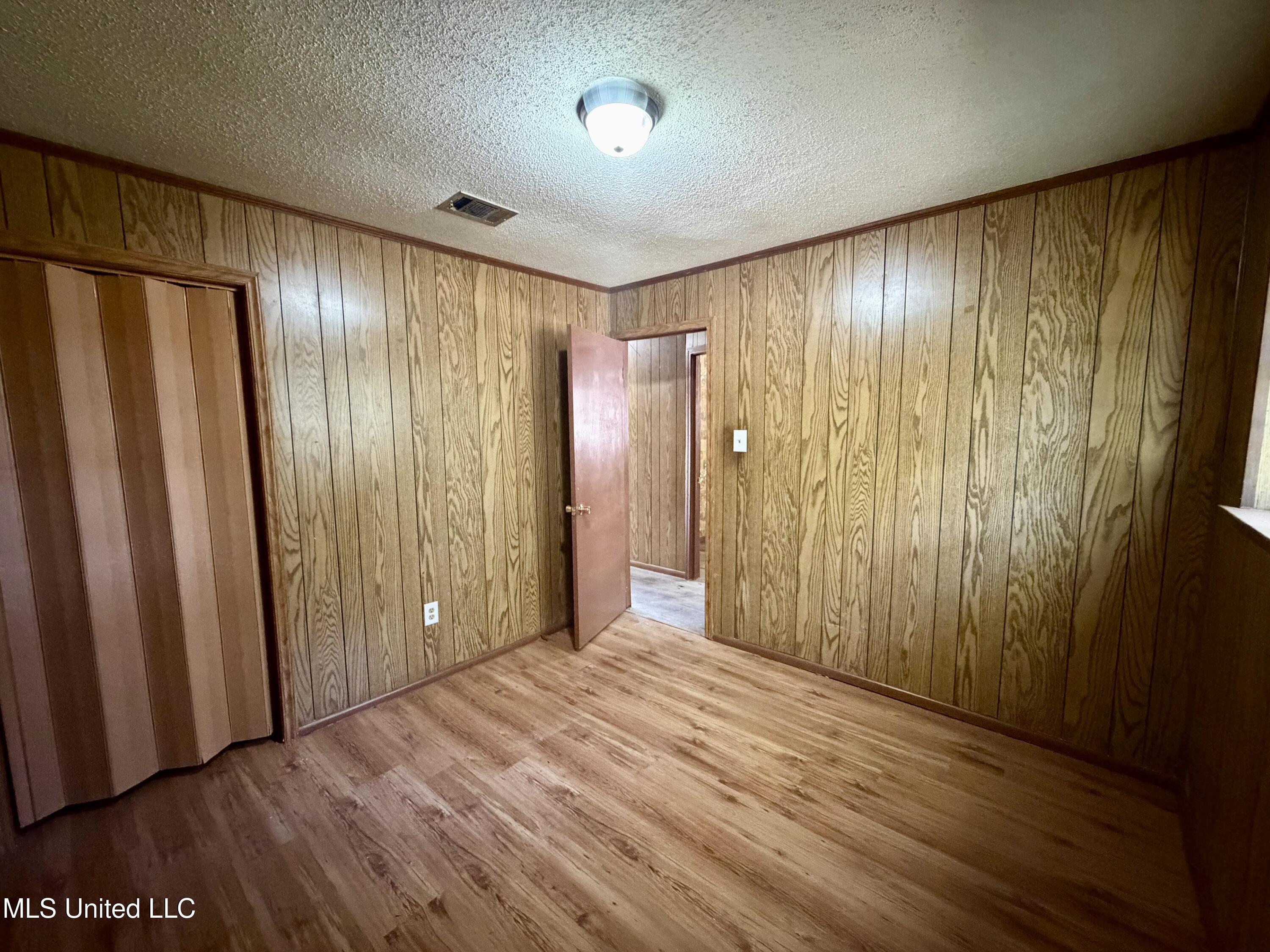 5031 Community Avenue Moss Point, MS 39563 - Photo 10 of 12 IMG_3819