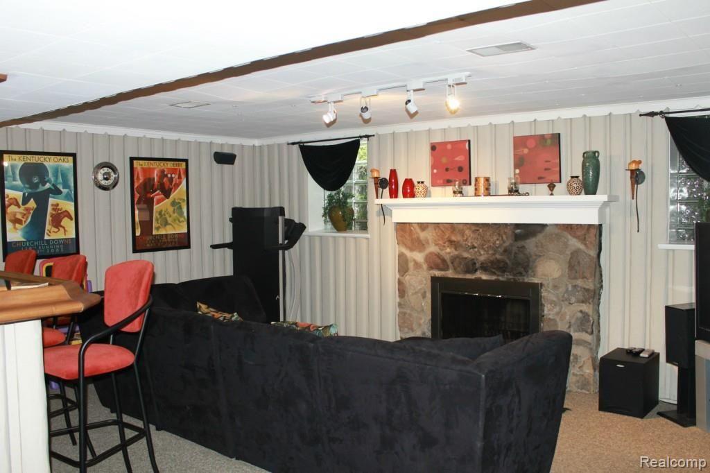 1019 Whittier Road Grosse Pointe, MI 48230 - Photo 28 of 32 Whittier 1019 052.jpg
