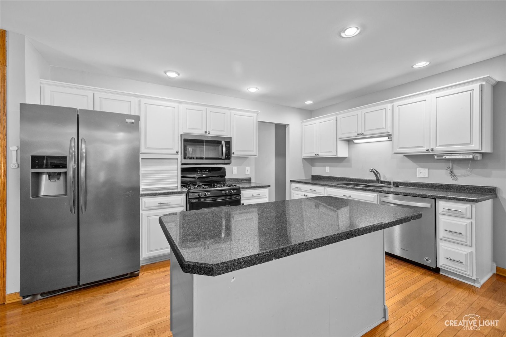40 Sherwick Road Oswego, IL 60543 - Photo 3 of 32 Gallery Image 3
