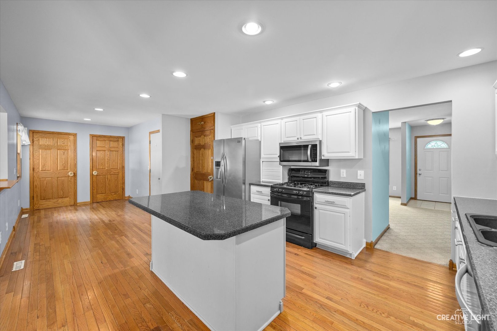 40 Sherwick Road Oswego, IL 60543 - Photo 4 of 32 Gallery Image 4