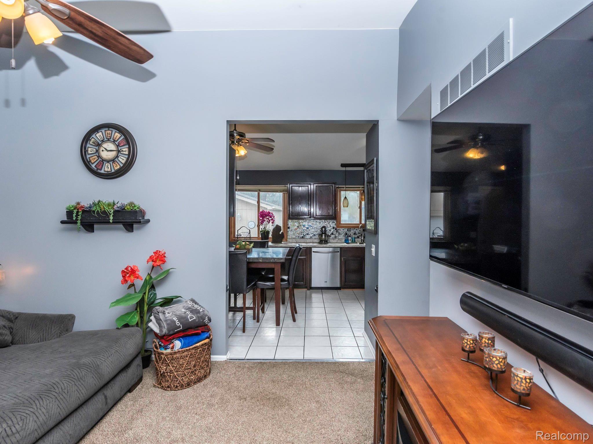 18235 Inkster Road Livonia, MI 48152 - Photo 7 of 49 021_6.jpg