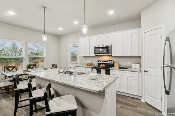 $1,800 | 106 Sai Manor, Unit 101, San Antonio, TX 78249