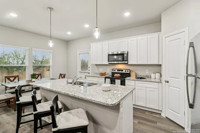 $2,099 | 106 Sai Manor, Unit 101, San Antonio, TX 78249