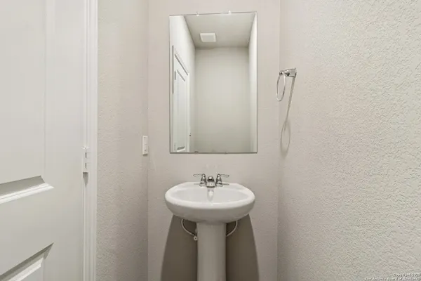 $1,800 | 106 Sai Manor, Unit 101, San Antonio, TX 78249