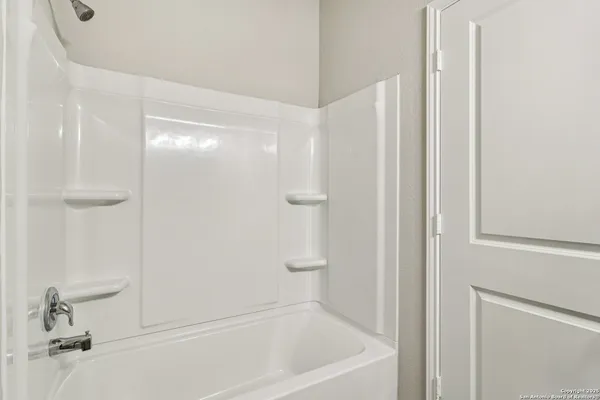 $1,800 | 106 Sai Manor, Unit 101, San Antonio, TX 78249