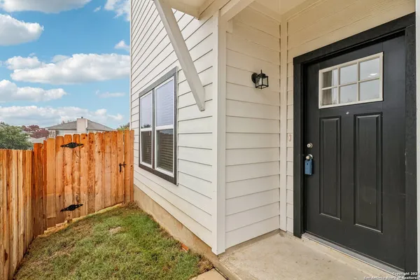 $1,800 | 106 Sai Manor, Unit 101, San Antonio, TX 78249