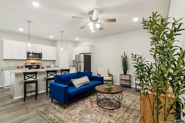 $2,099 | 106 Sai Manor, Unit 101, San Antonio, TX 78249