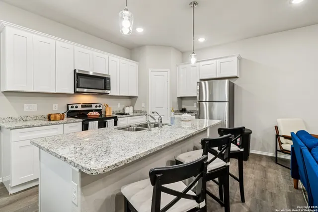 $2,099 | 106 Sai Manor, Unit 101, San Antonio, TX 78249