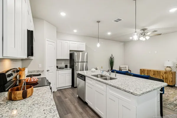 $1,800 | 106 Sai Manor, Unit 101, San Antonio, TX 78249