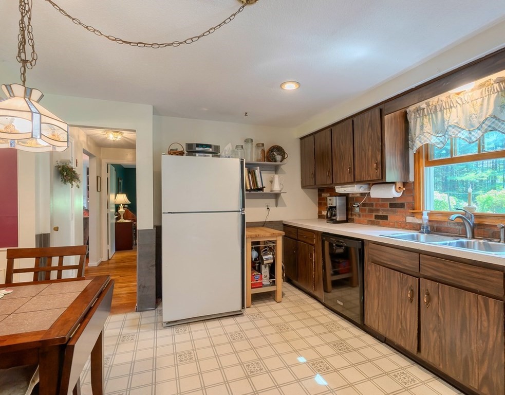 29 Country Road Westford, MA 01886 - Photo 13 of 38 Gallery Image 13