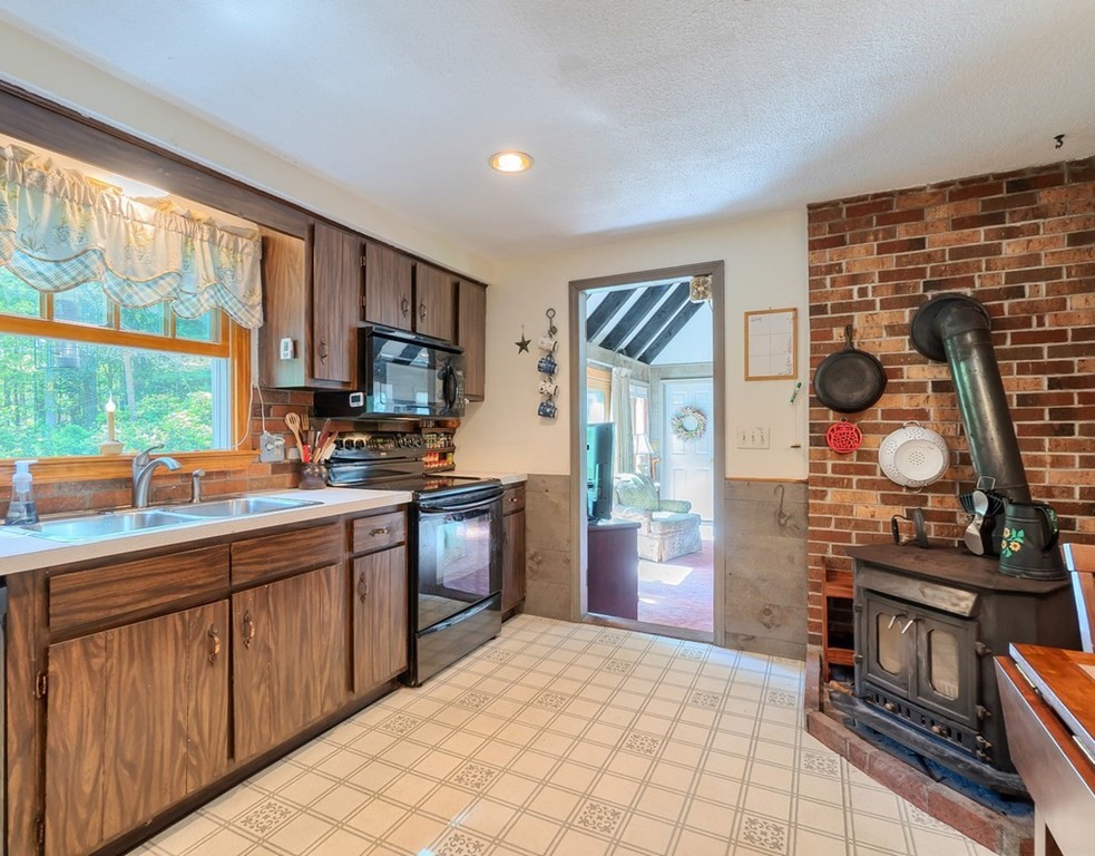 29 Country Road Westford, MA 01886 - Photo 15 of 38 Gallery Image 15