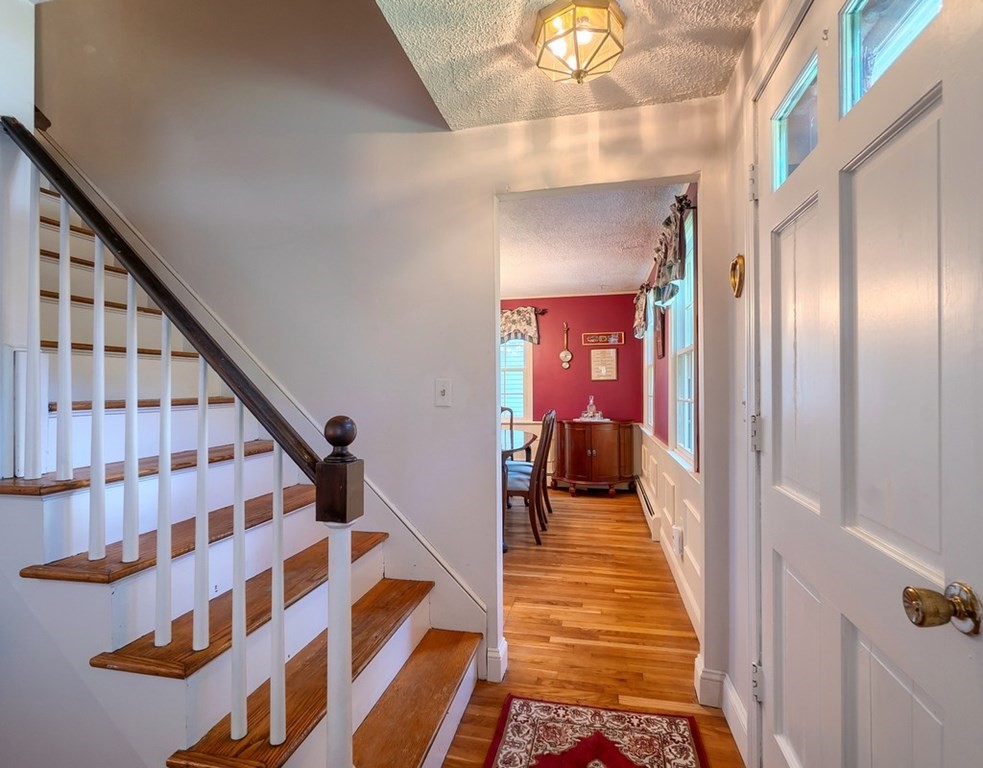 29 Country Road Westford, MA 01886 - Photo 4 of 38 Gallery Image 4