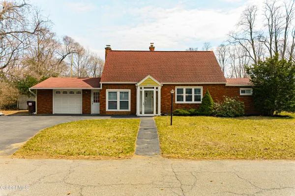 $300,000 | 2983 Nancy Lane, Guilderland, NY 12303