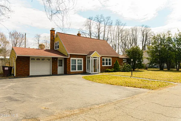 $300,000 | 2983 Nancy Lane, Guilderland, NY 12303