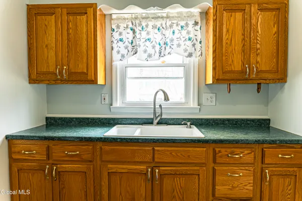 $300,000 | 2983 Nancy Lane, Guilderland, NY 12303