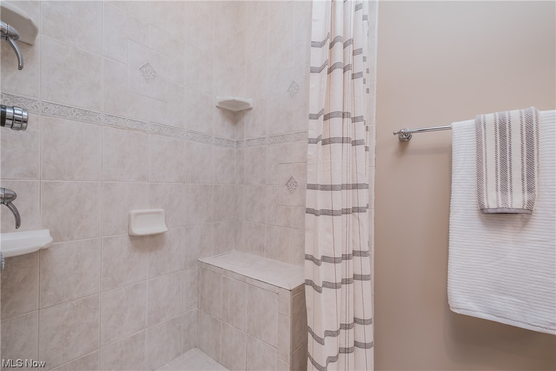6216 Rockside Circle Northwest Canton, OH 44718 - Photo 20 of 33 Bathroom featuring a tile surround shower