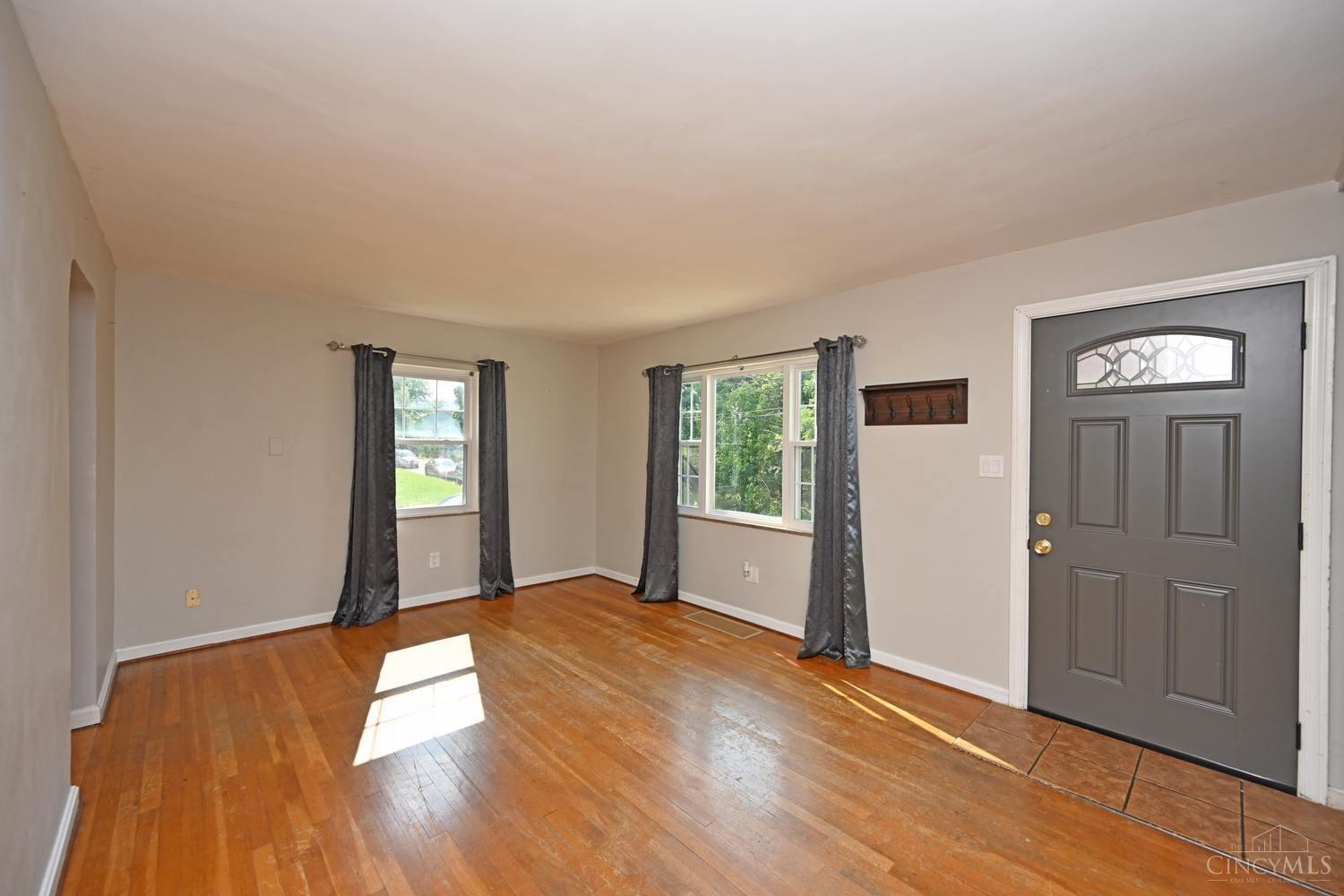 5146 Valley Ridge Road Cincinnati, OH 45247 - Photo 3 of 26 Gallery Image 3