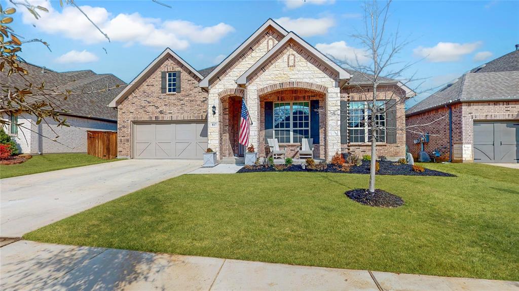 Check out the link to view the 3D virtual tour of this home!