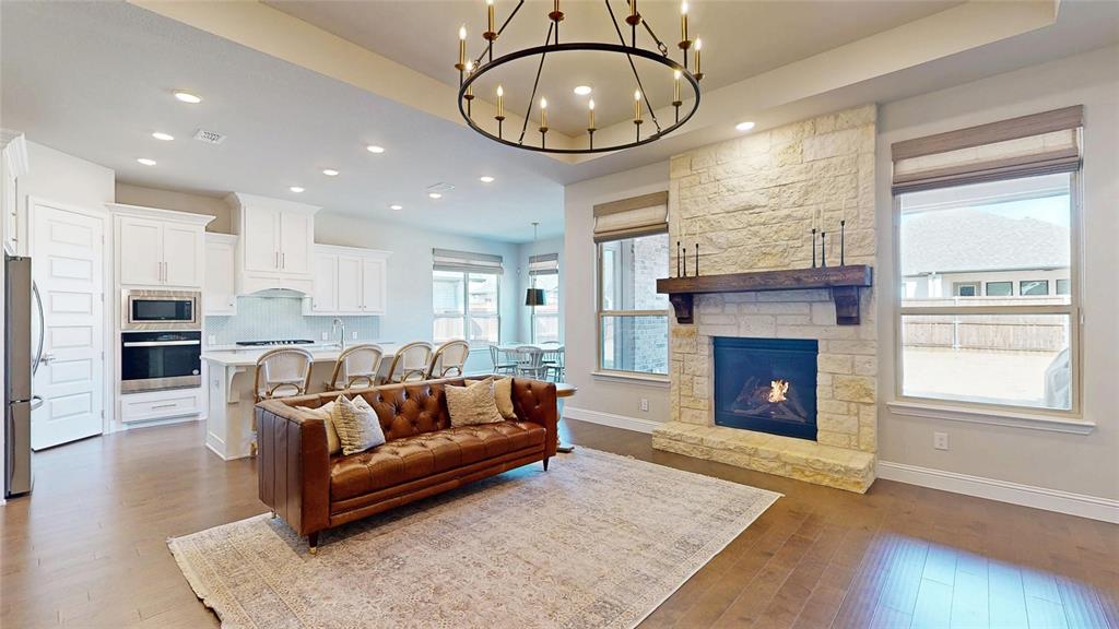 817 Fallbrook Avenue Denton, TX 76210 - Photo 3 of 40