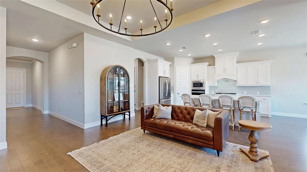 817 Fallbrook Avenue Denton, TX 76210 - Photo 4 of 40