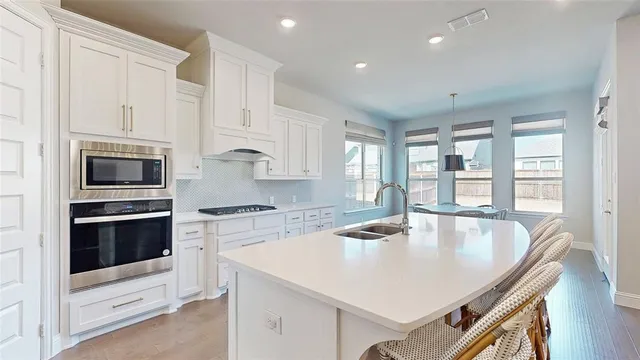 $560,000 | 817 Fallbrook Avenue, Denton, TX 76210